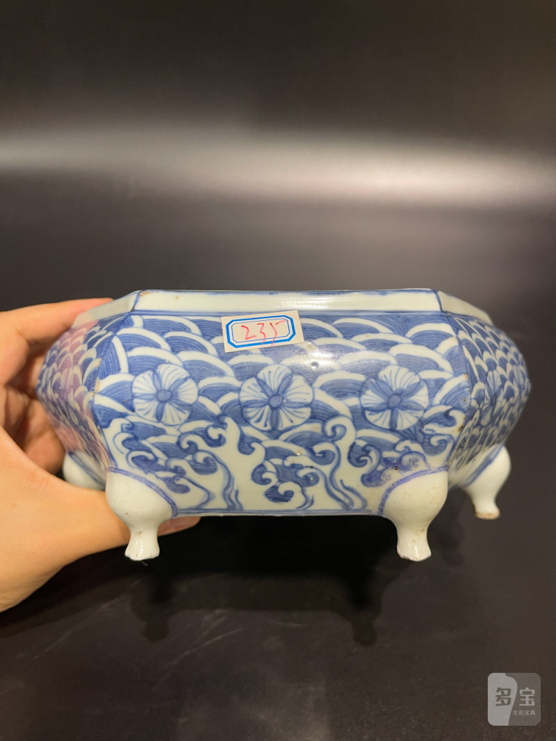 明晚期 青花落花流水六方形洗 - 图6